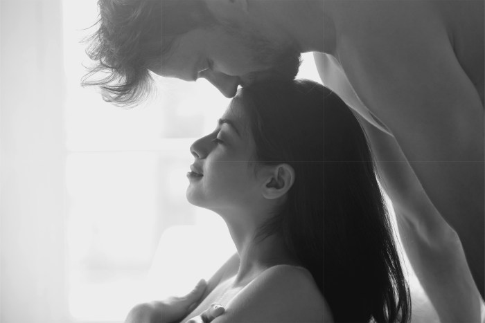 Passionate kisses in the neck