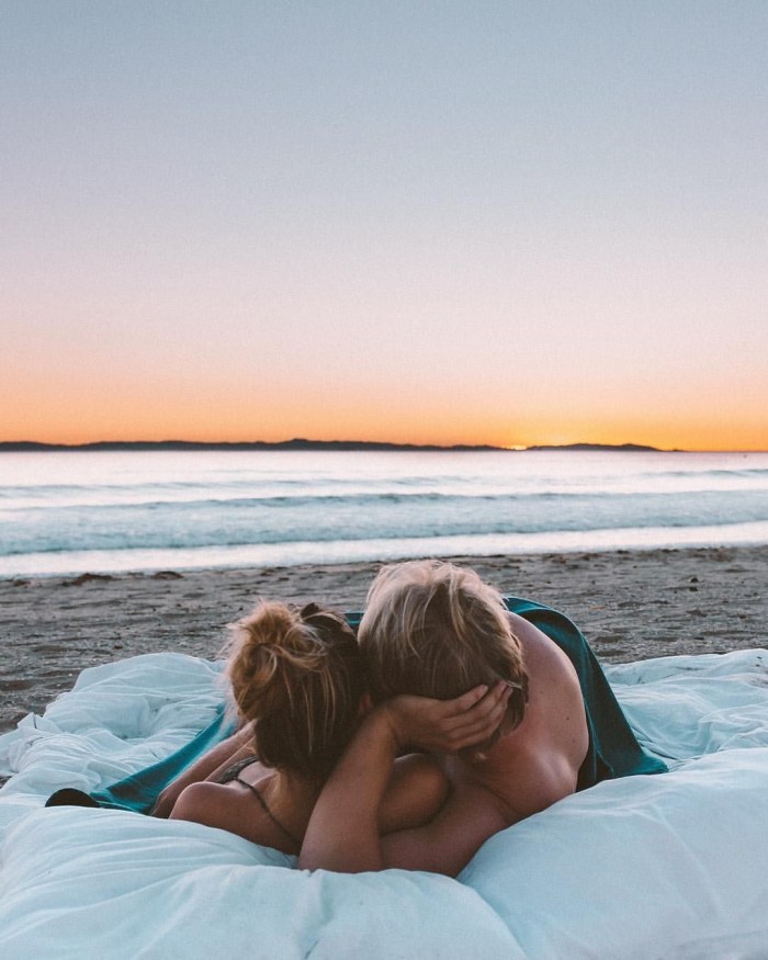 A couple in love at sea