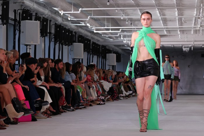 Naked models go in a duba
