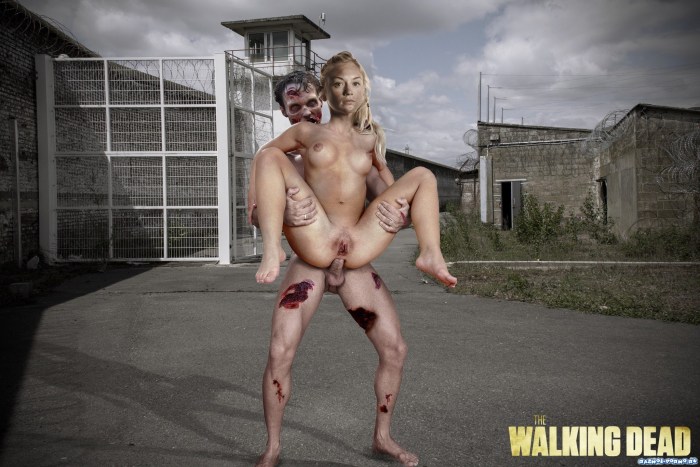Naked women in the country fuck
