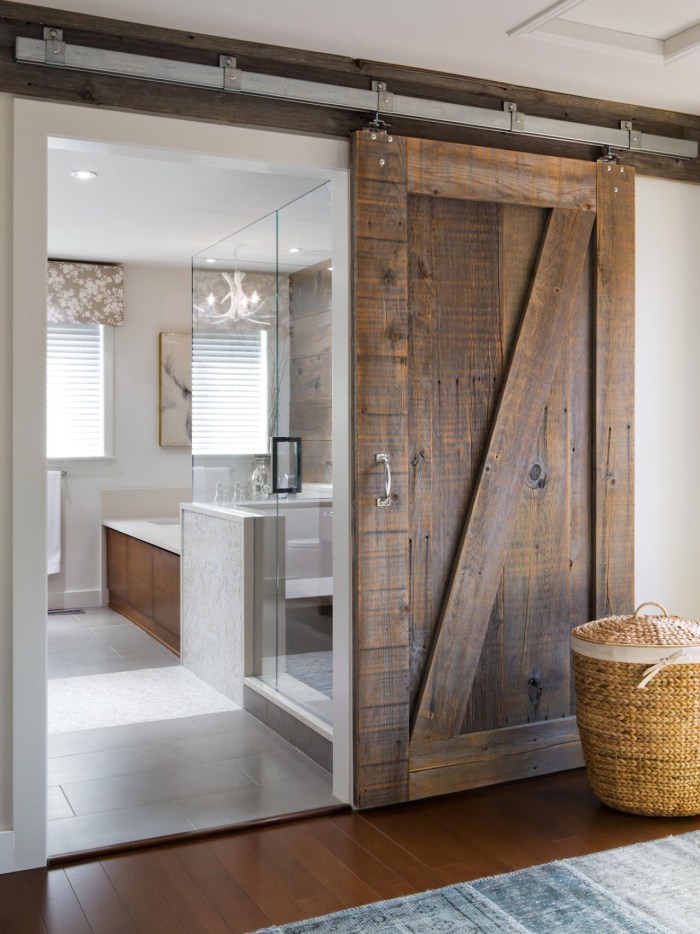Sliding doors to the bathroom
