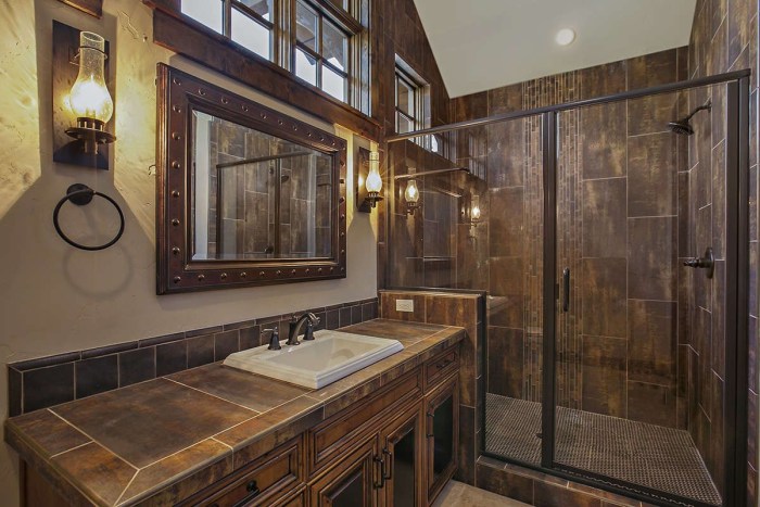 Shower finish in the bath