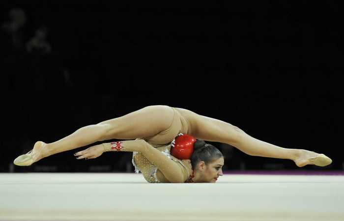 Evgenia Canaeva stretching
