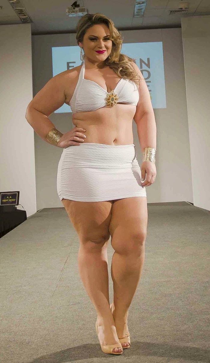 Women in narrow skirts