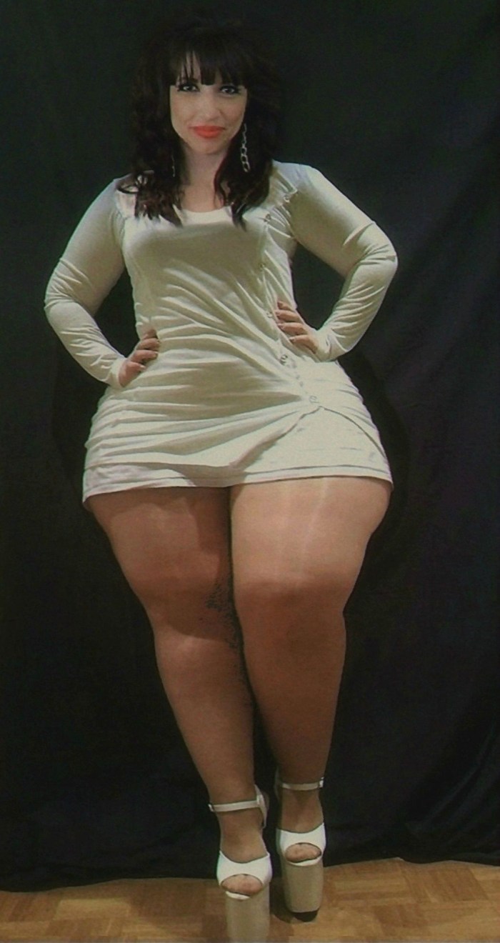 Short skirt thick legs