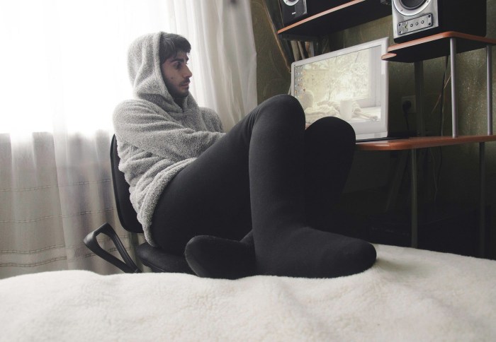 Gerl winding in tights