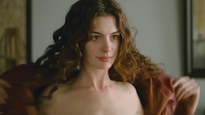 Anne Hathaway in pantyhose film