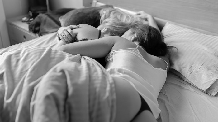 Kisses in bed
