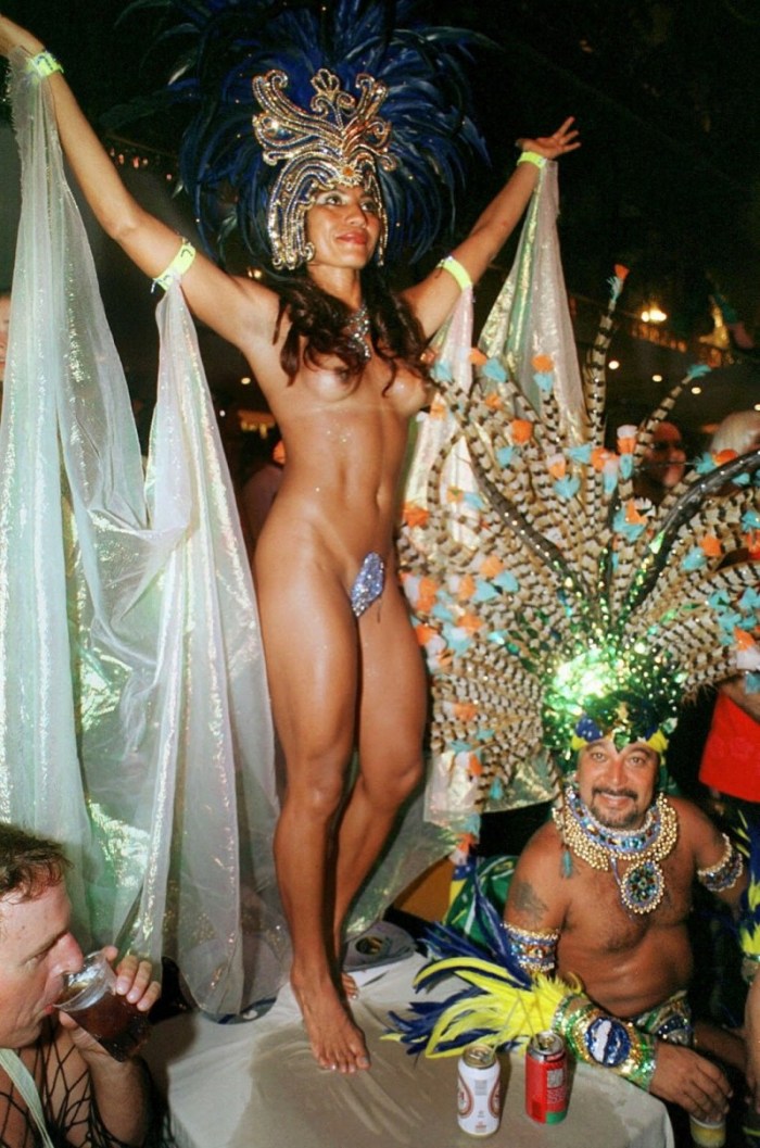 NAKED Vivian Castro. Carnival