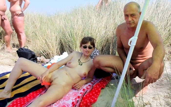 Swinger families in nature