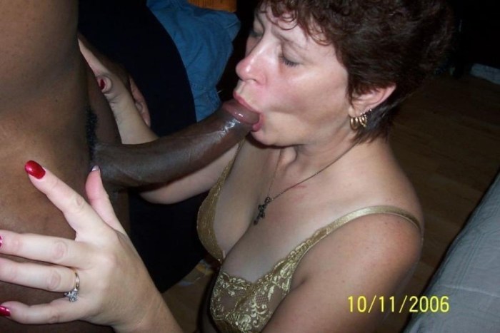 Mature wife sucks Russian