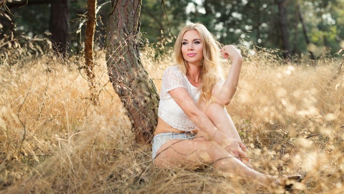 Photoshoot Girls Blonde in nature