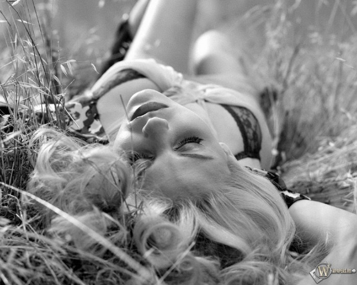 Erotic photo shoot in nature