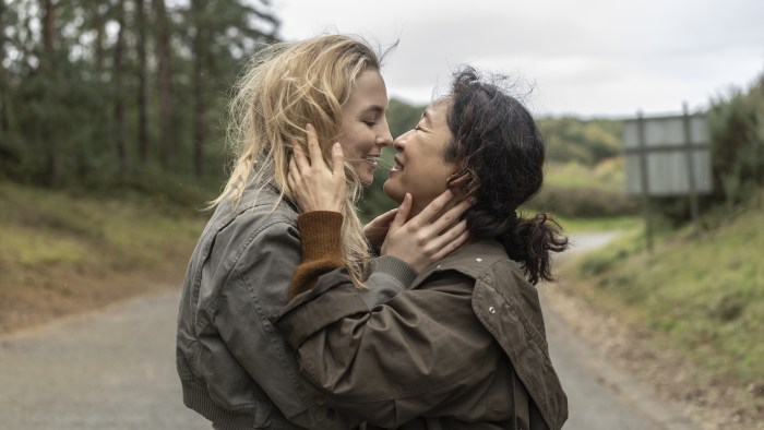 Eve and Villanel kiss 4 season