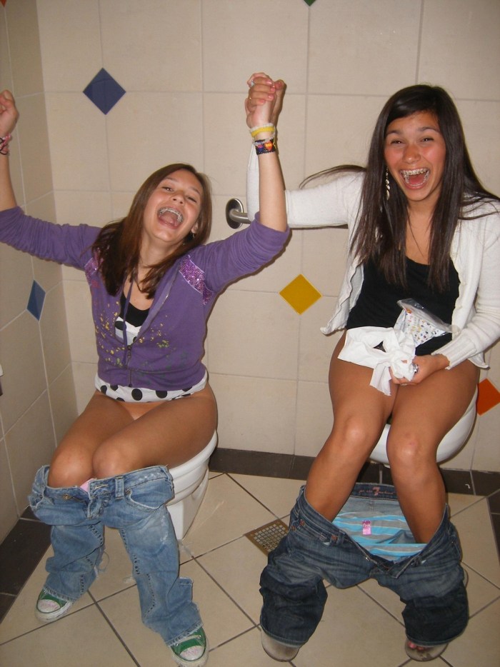 Women's pissing in the toilet
