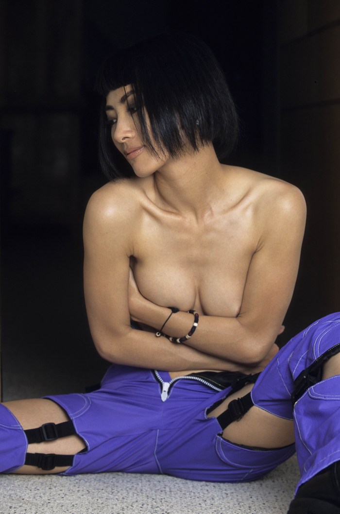 Bai Ling without panties fucks with a man