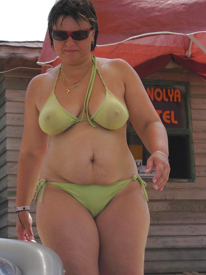 Mature BBW in bikini amateur