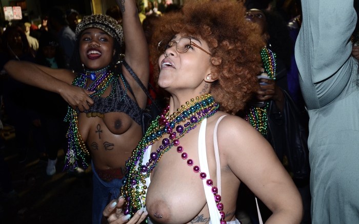 Naked boobs at the Woodstock festival