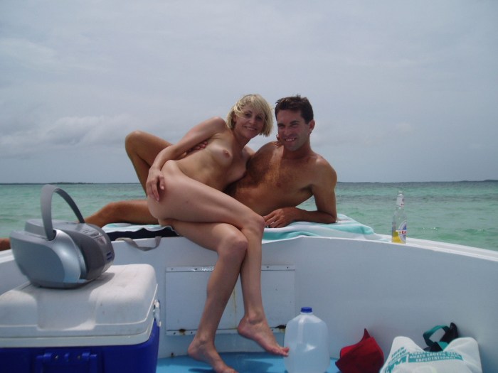 Naked girls fuck on the beach