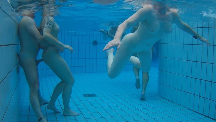 Naked in thermal springs