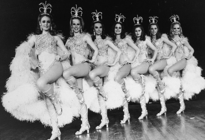Dancers of Kabaret Mulen Ruzh