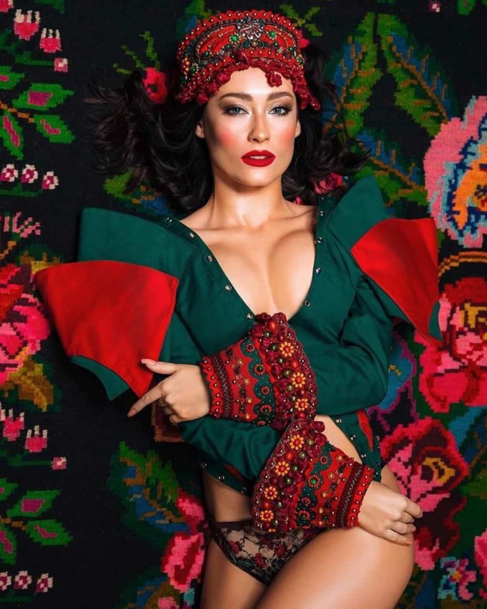 Sasha Popova singer