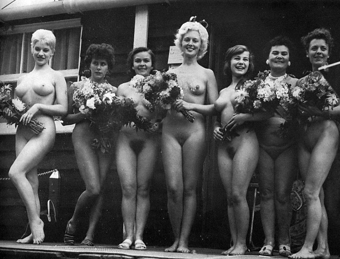 Retro naked women beauty contest