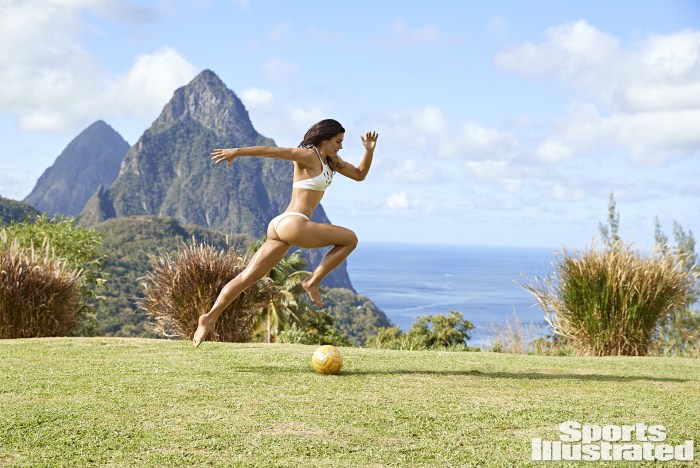Alex Morgan football player naked