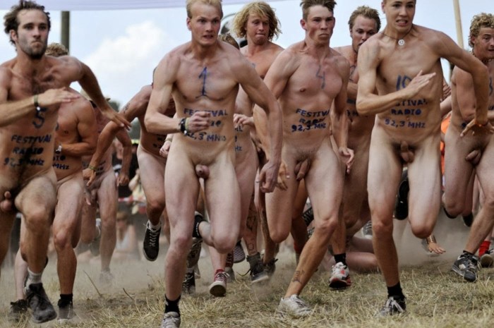 Naked girls run along the way