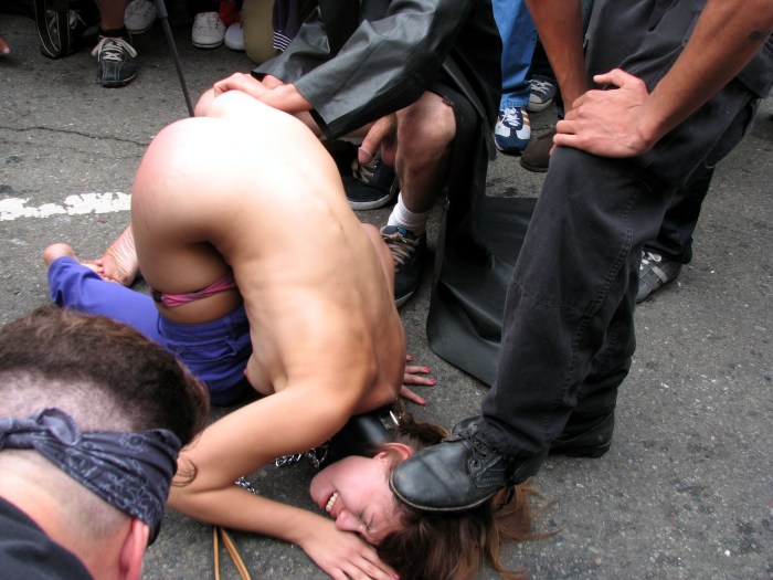 Negro striptease with a huge member