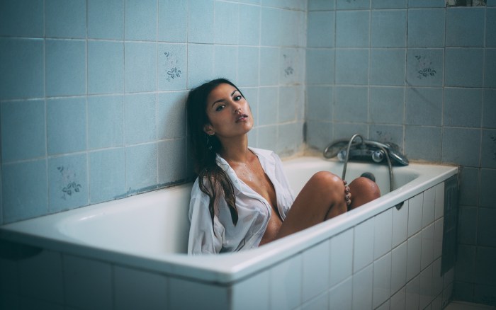 Photoshoot in the bathroom