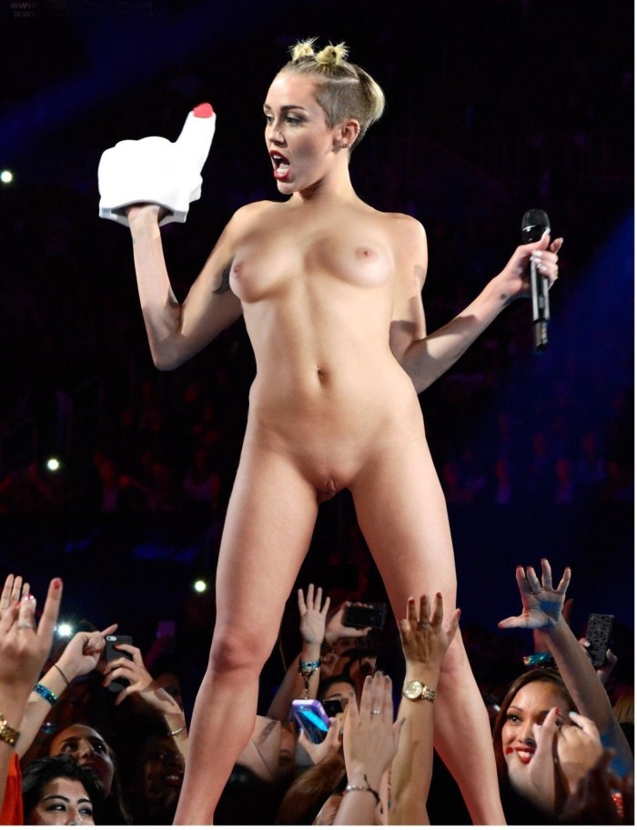 Miley Cyrus Naked on stage