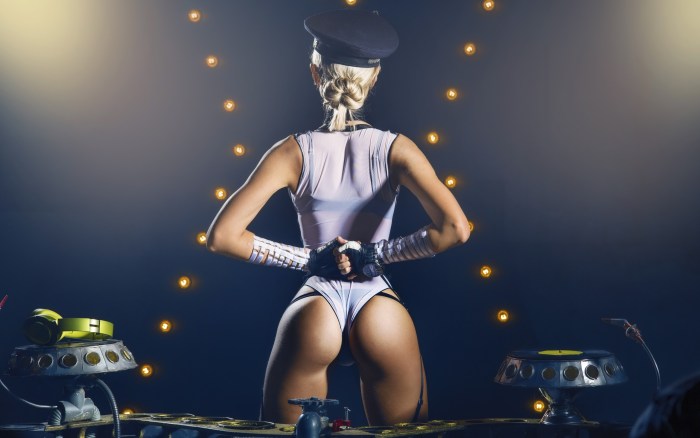 Erotic girls of DJ