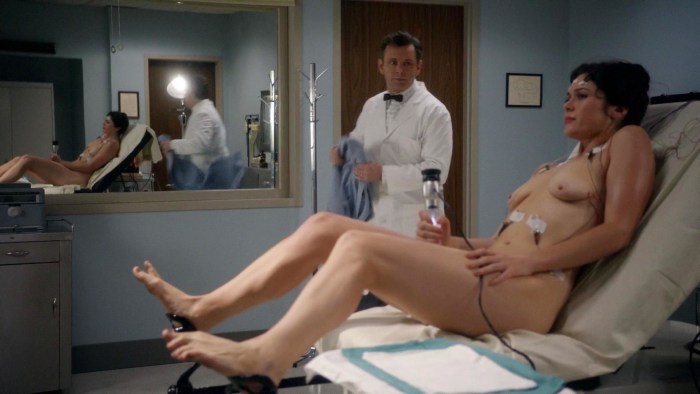 Naked blondes Pissing