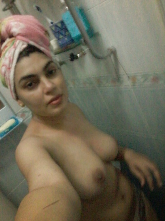 Naked Caucasian girls
