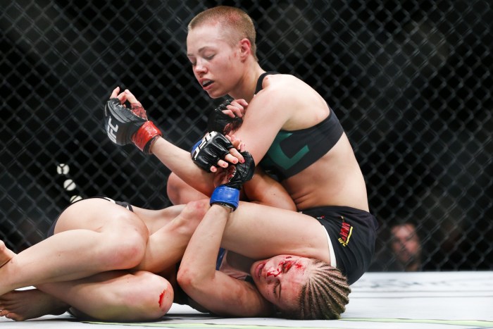 Linderi Finging Chloe Cameron
