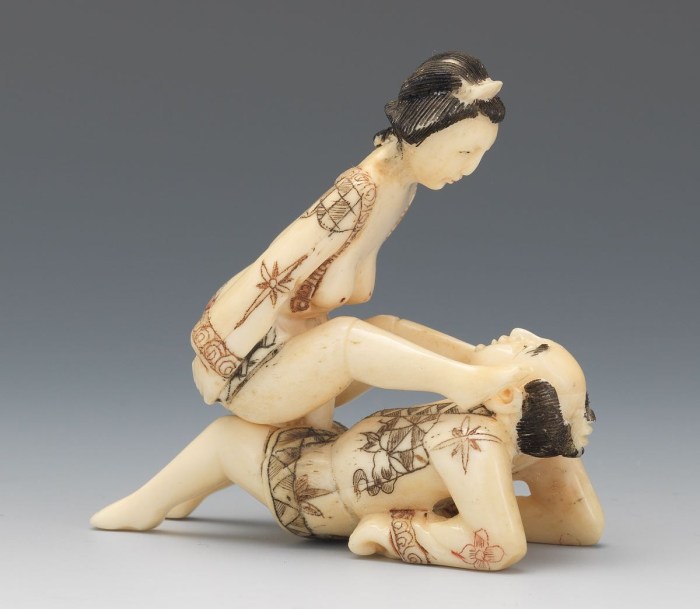 Several naked Japanese women