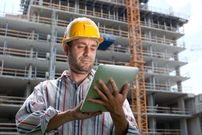 Helmier of the builder