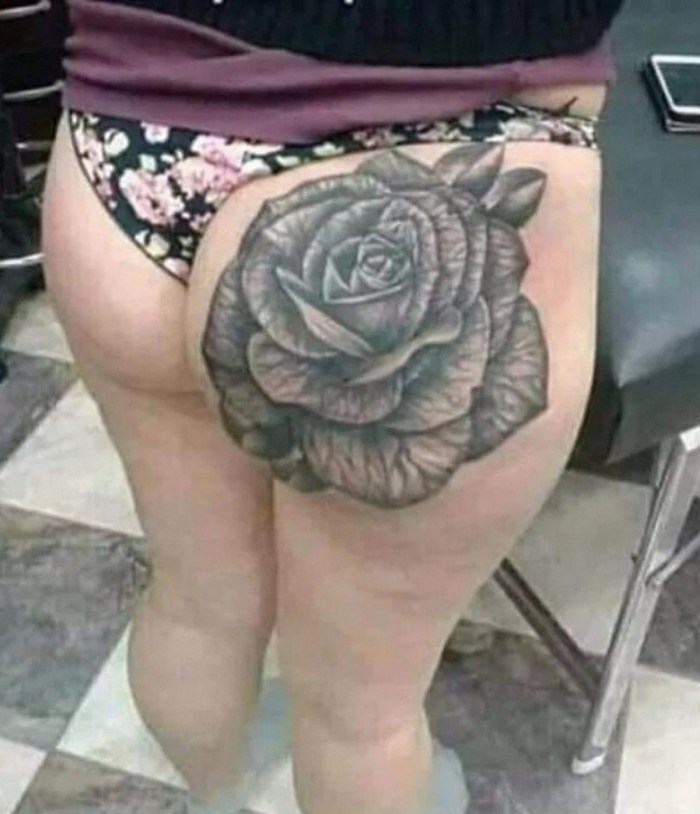 Tattoo over the navel of the girl