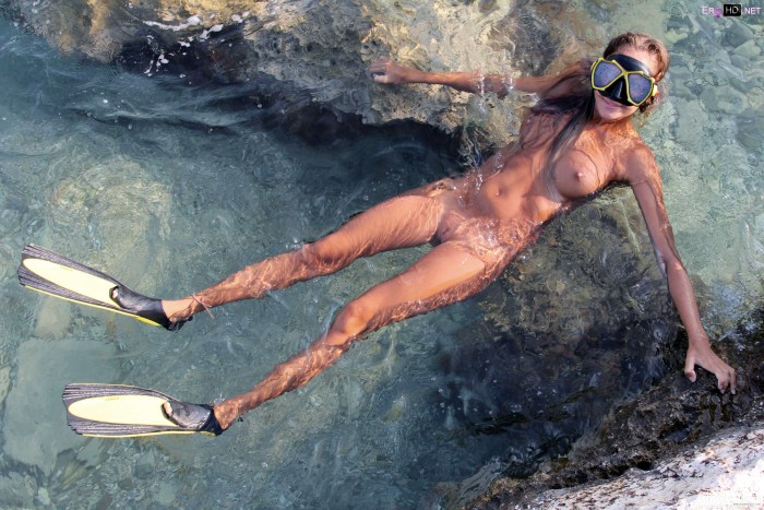 Aqualangists without panties