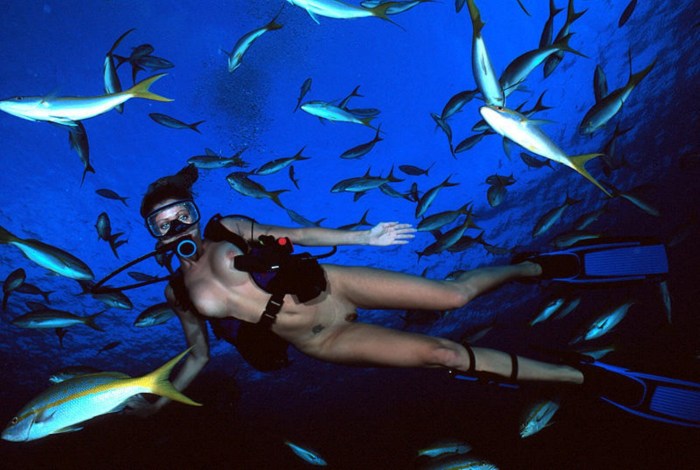 Naked women with acwalang