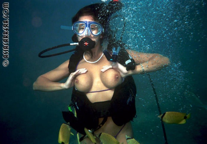 Hard fuck underwater