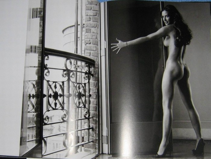 Demi Moore striptease 1996 nude