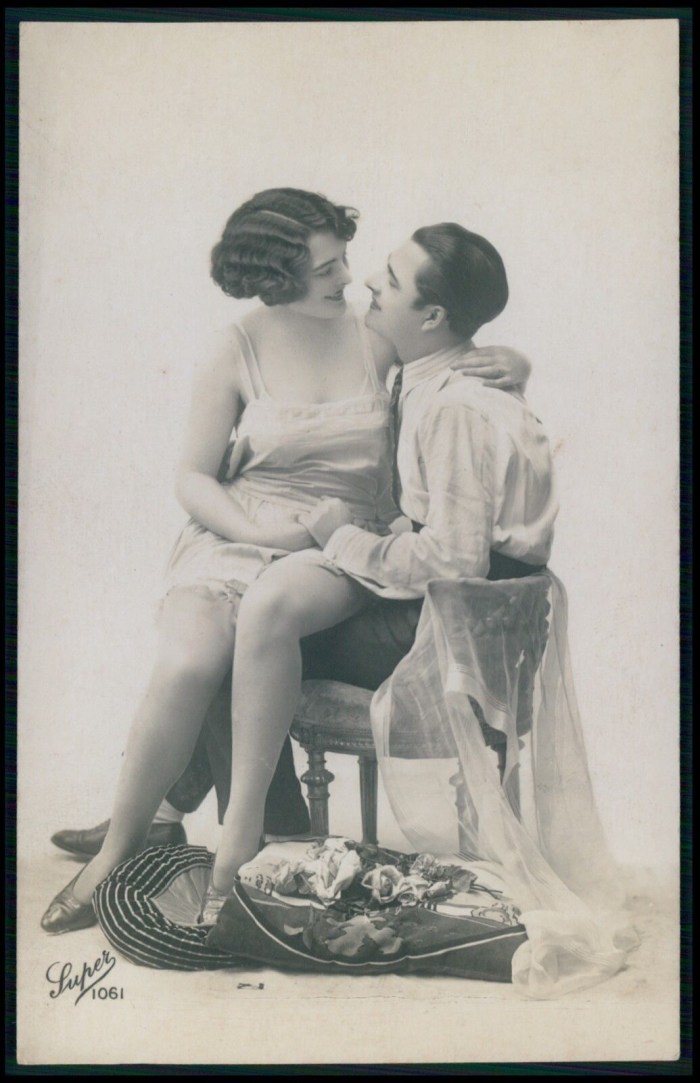 Retro women with boys