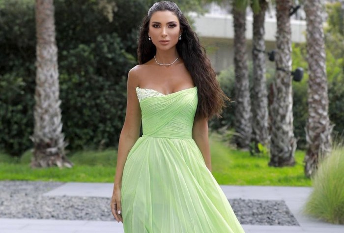 Iamvictorya Brazilian Lebanese in a swimsuit