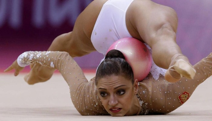 Evgenia Canaeva stretching