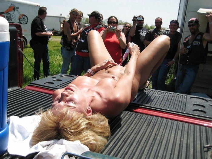 Girls undress in front of the public