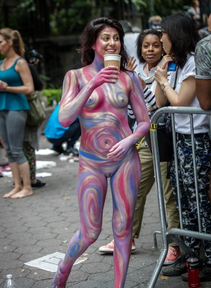 Bodiart girls in public