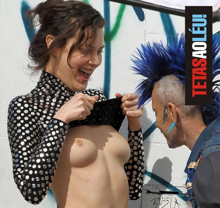 She accidentally showed her chest