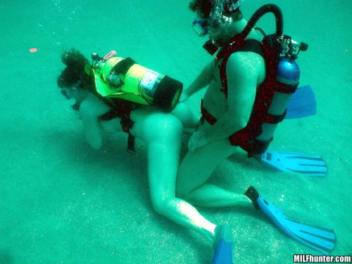 Fuck underwater in scuba dummy